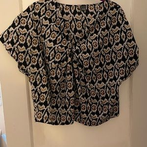 Cute patterned cropped blouse